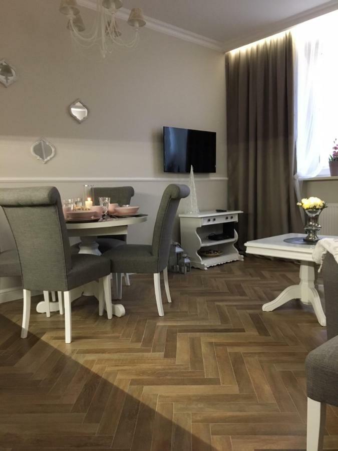 Family & Business Sauna Apartments Sienkiewicza No1 Centrum Plac Lliteratow- Piekny Apartament - 1 Bedroom With Private Sauna, Bath With Hydromassage, Parking Kielce Buitenkant foto